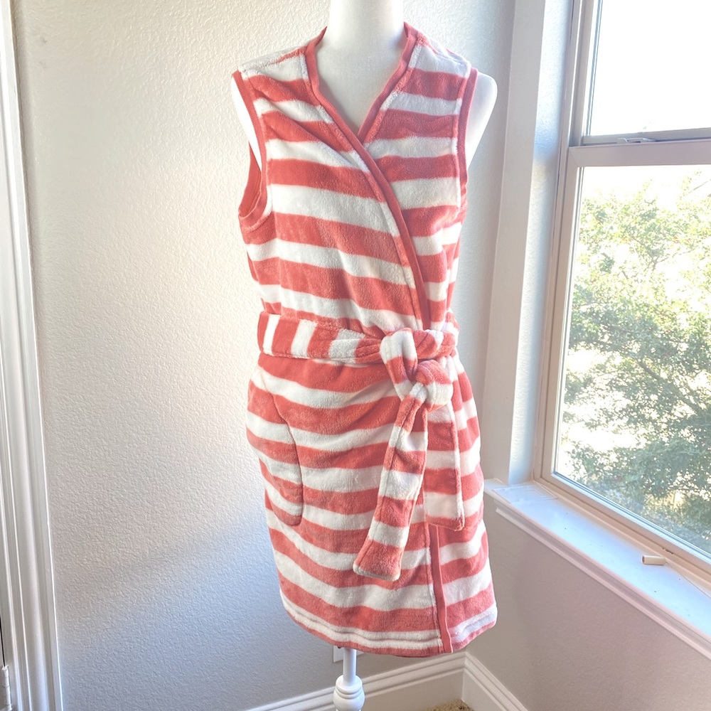 Ugg sleeveless lounge robe with pockets large